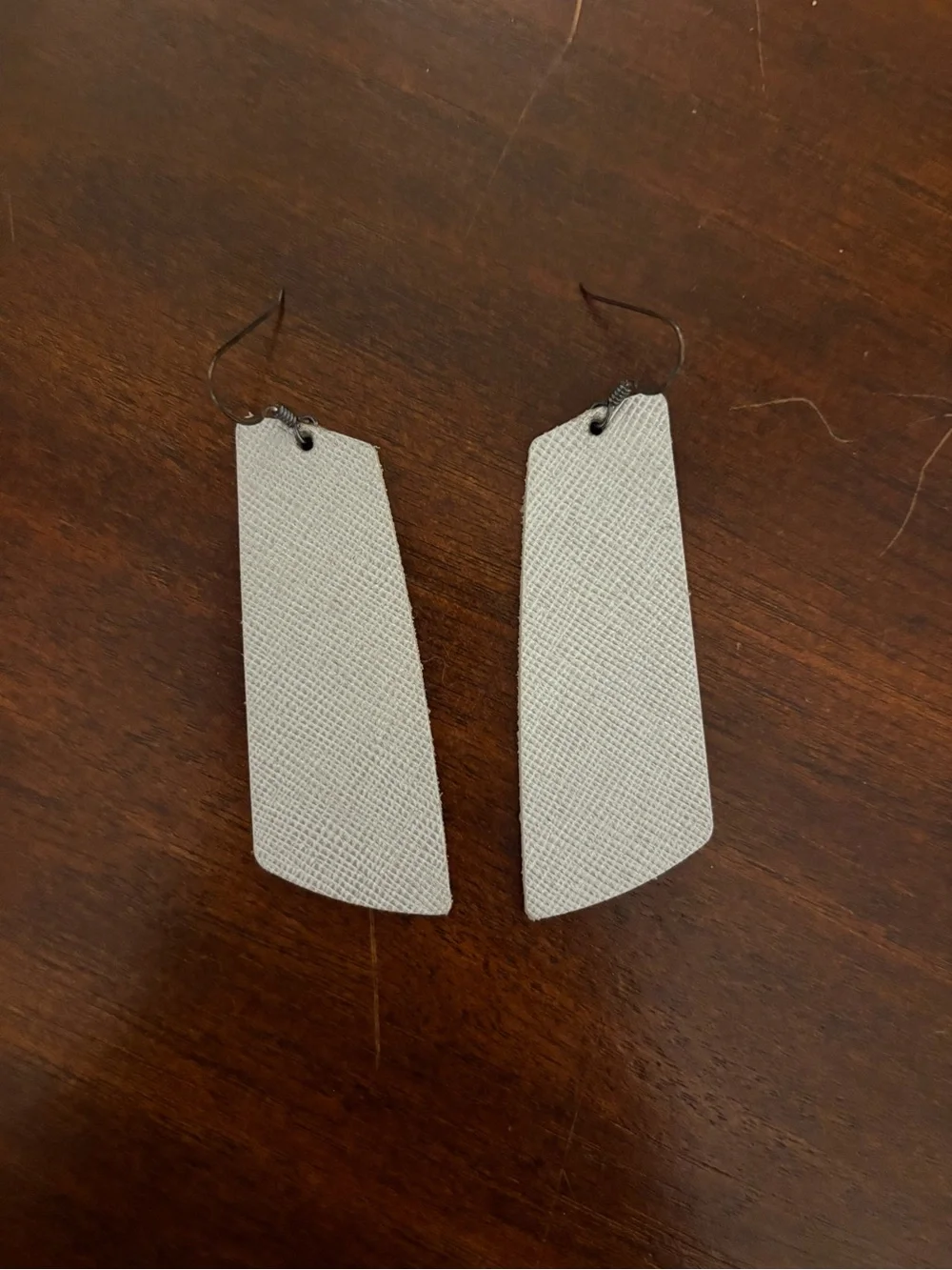 Nickel and suede silver gems